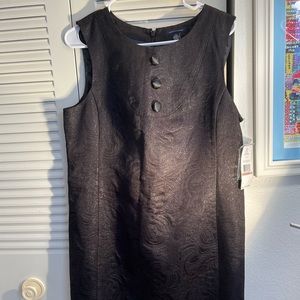 nice and elegant!!❣️Tommy Bahama size 12 From Smoke And Pets Free 🏡